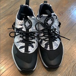 NEW Nike Air Huarache Utility Men’s 9.5
